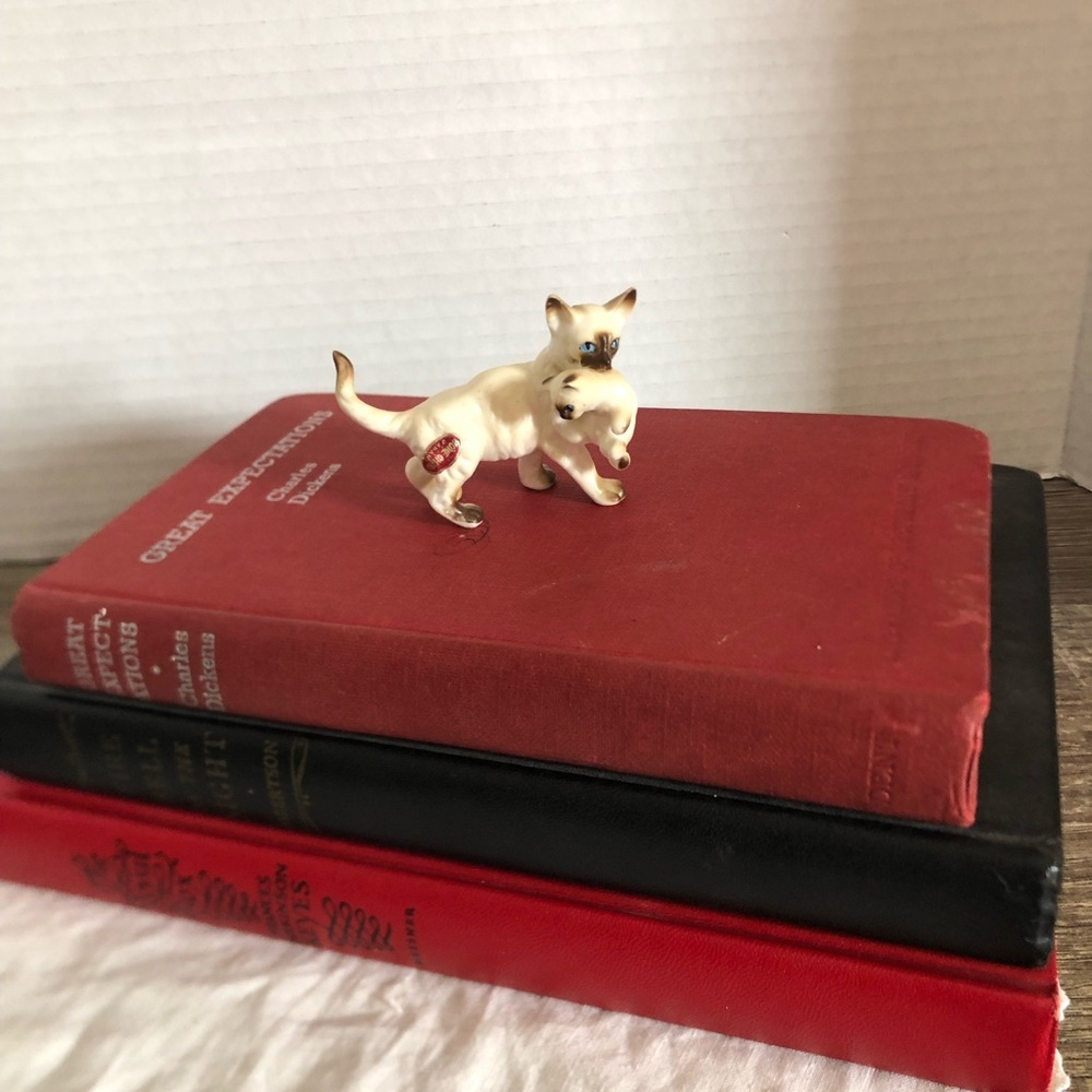 Vtg Bone China Siamese Cat with Kitten Figurine